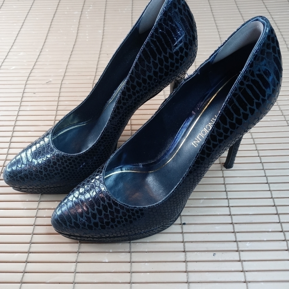 ENZO ANGIOLINI STILLETOS black LEATHER SHOES Women Size 8M lizzard print. TUpem